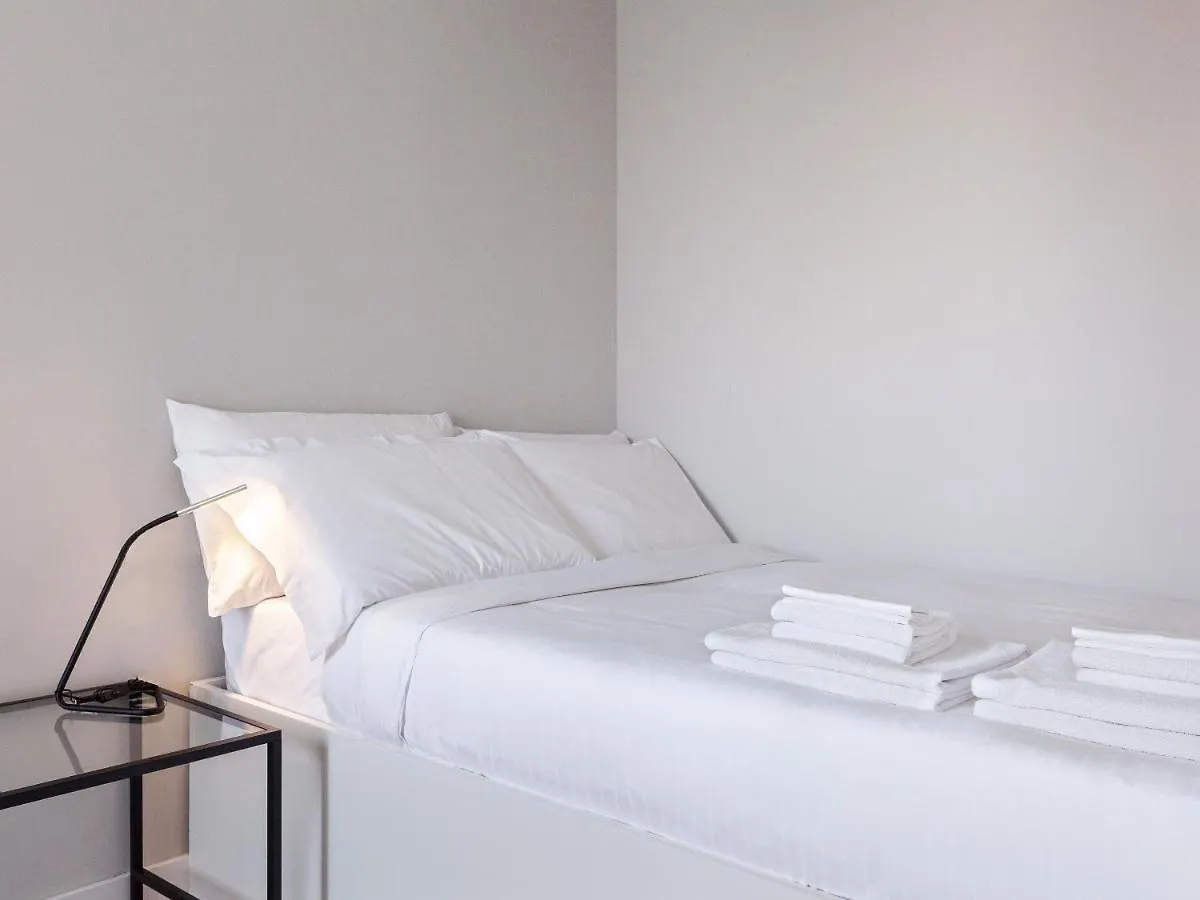 شقة Easyhomes-City Centre Suites ميلان