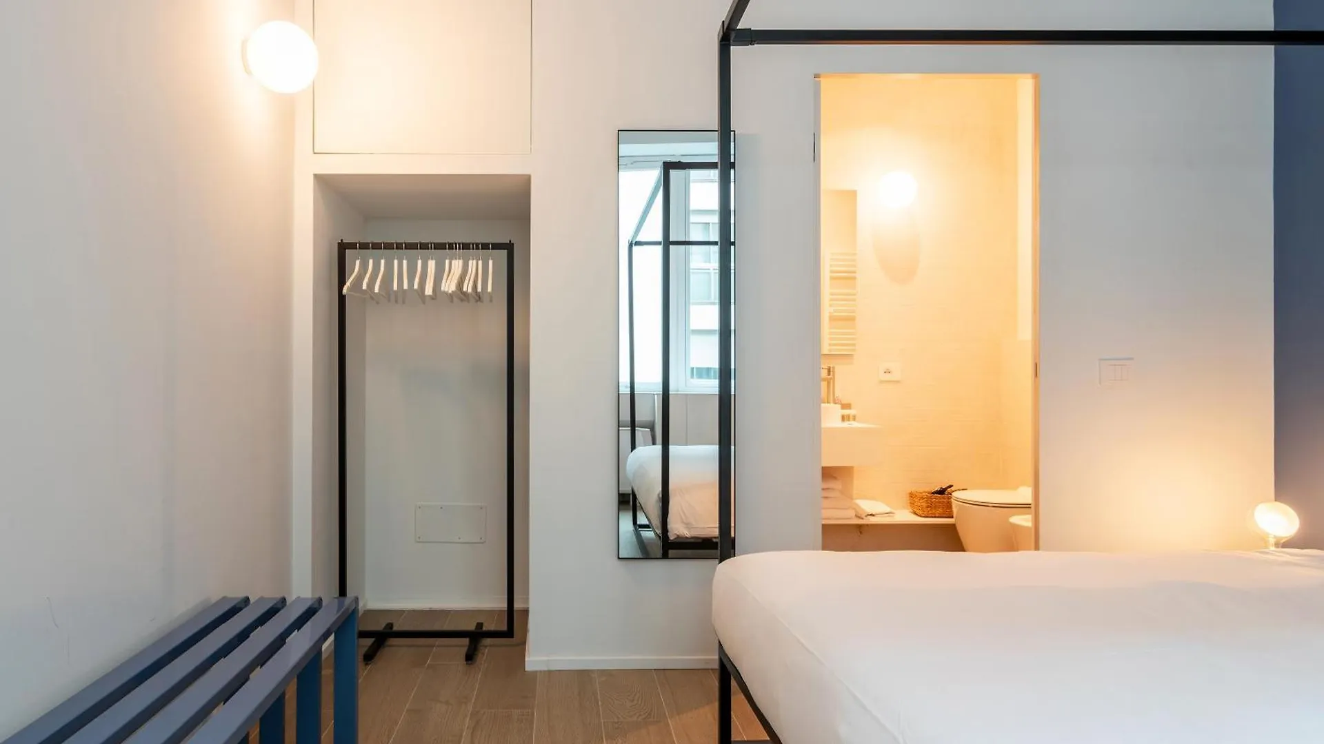 Easyhomes-City Centre Suites Milano 0*,  İtalya